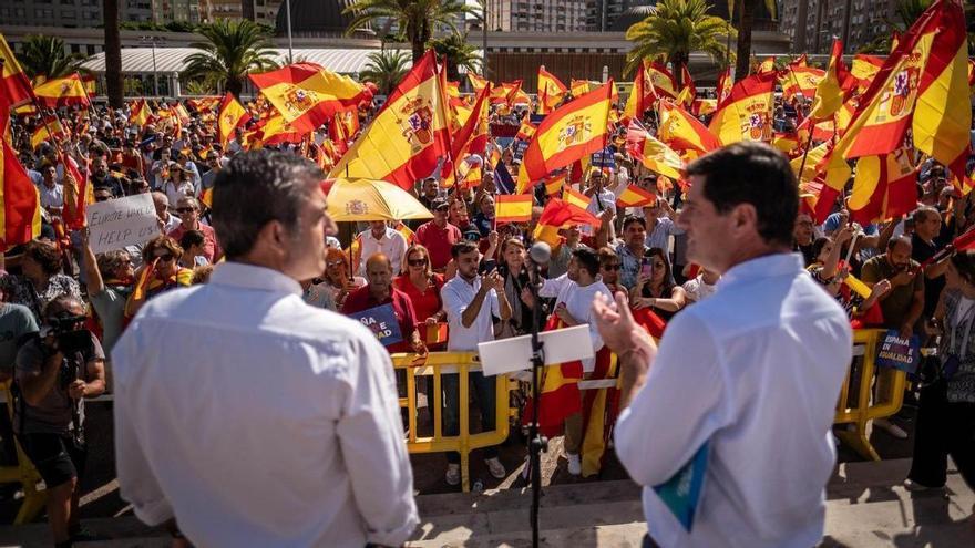 Miles de personas se manifiestan en Santa Cruz contra la amnistía