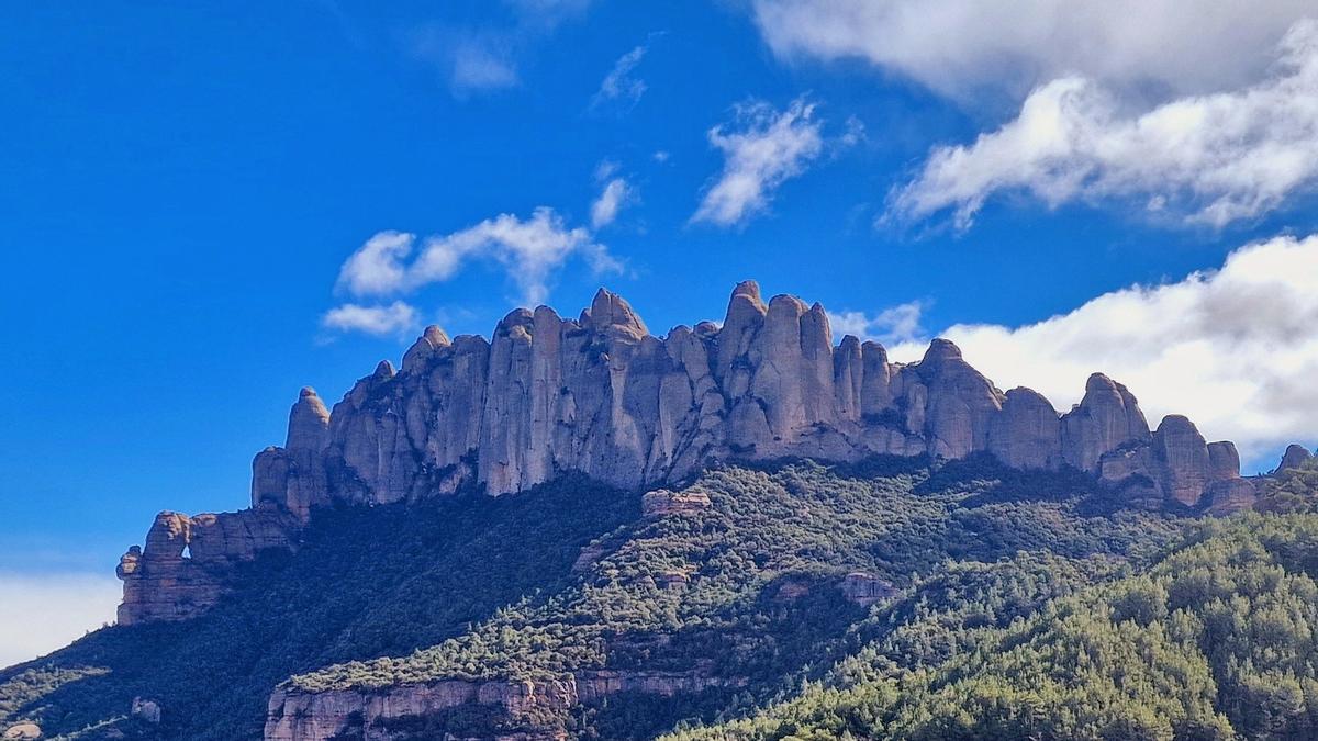 Dia assolellat a Montserrat.