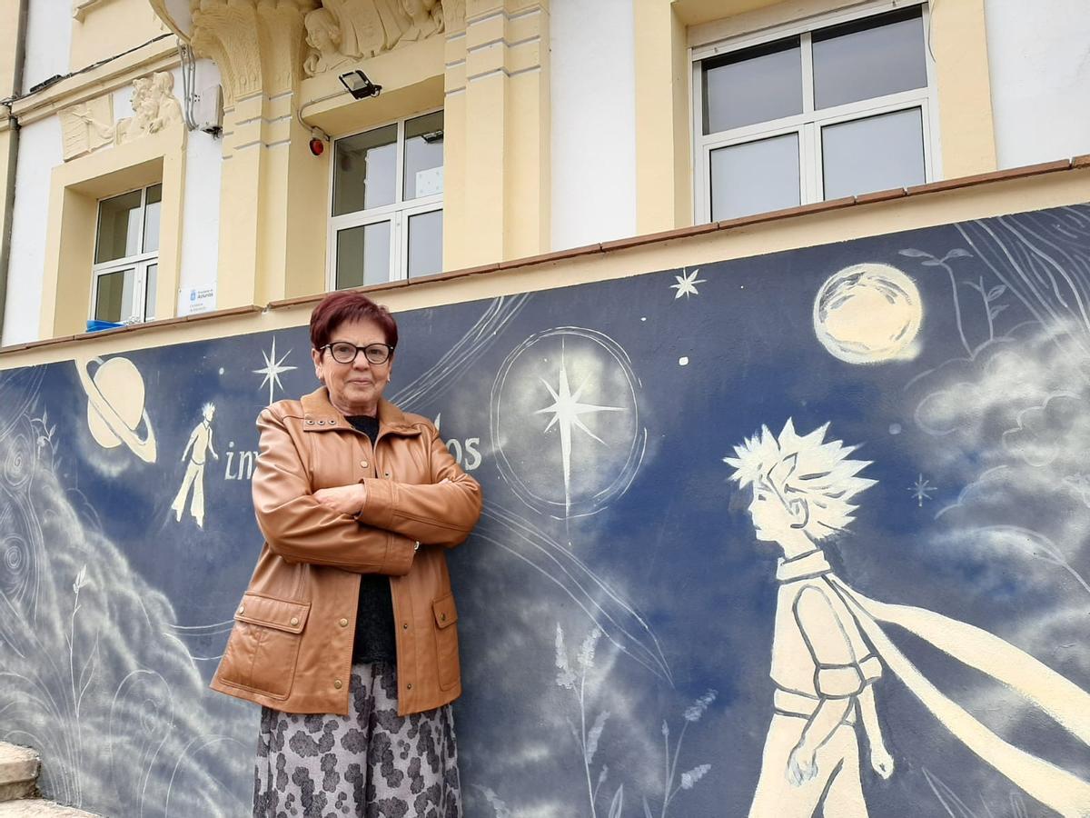 Luchi Colomina Estévez, ante el colegio de Faes
