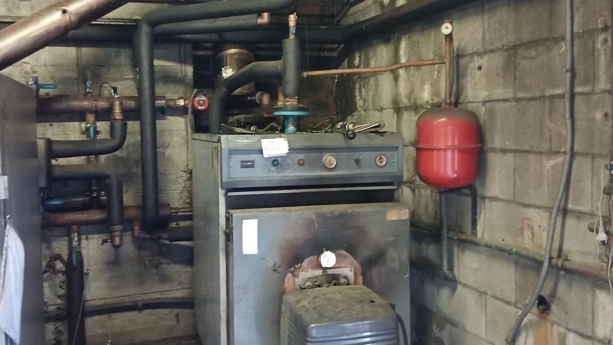 Vista de la caldera que originó el problema y el desalojo en Valga.