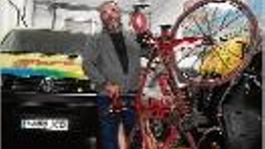 Juan M. Fernández, amb la bici.