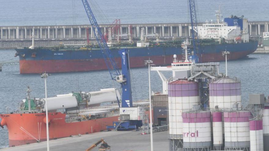 Barcos atracados en el puerto exterior. |   // CARLOS PARDELLAS