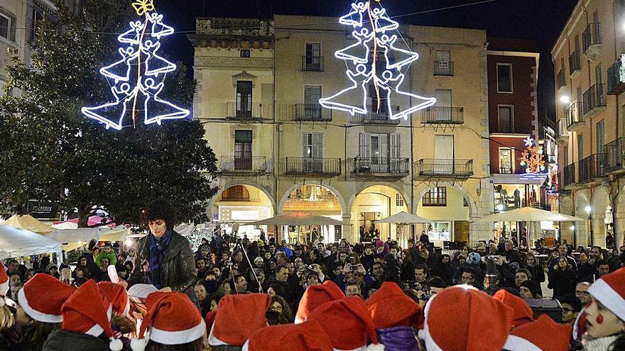 Llums dalinians a la plaça de l&#039;Ajuntament de Figueres (arxiu).