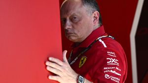 -FOTODELDIA- Melbourne (Australia), 13/03/2025.- El jefe de la escudería Ferrari, Frederic Vasseur durante los entrenamientos libres para el gran Premio de Australia en el circuito Albert Park de Melbourne, Victoria, Australia este jueves. EFE/ Joel Carrett PROHIBIDO SU USO EN AUSTRALIA Y NUEVA ZELANDA. gp australia 2025. circuito albert park
