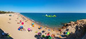 Aquestes són les millors platges per anar amb nens a Catalunya