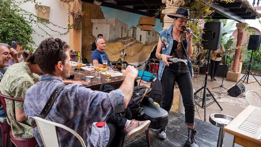 La cantante Sandy Valey y el guitarrista René Mercier vuelven a Cas Costas