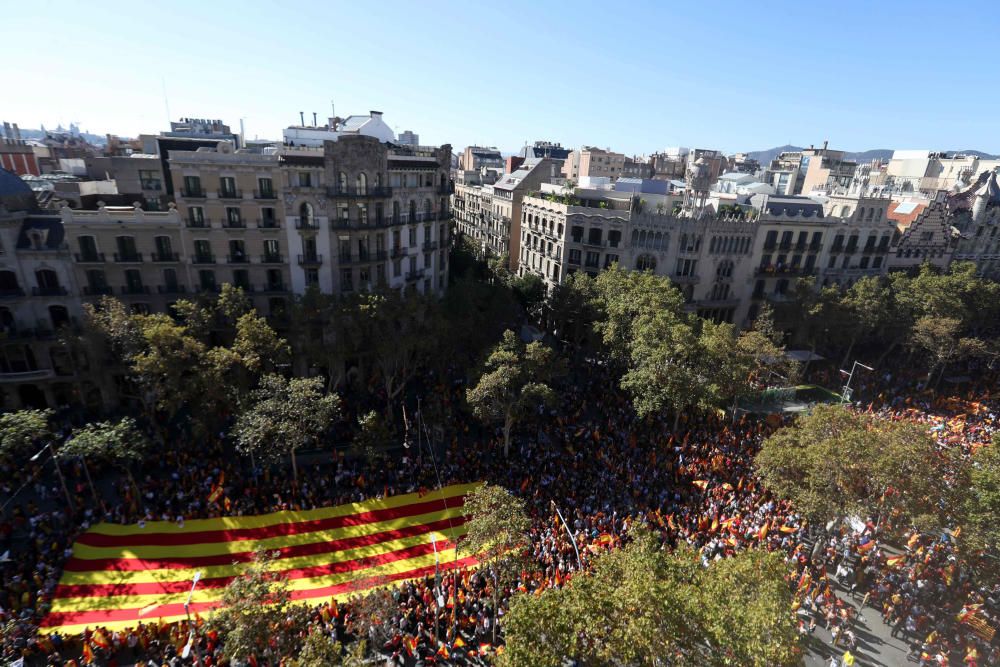 Milers de persones es manifesten a favor de la unitat d'Espanya a Barcelona