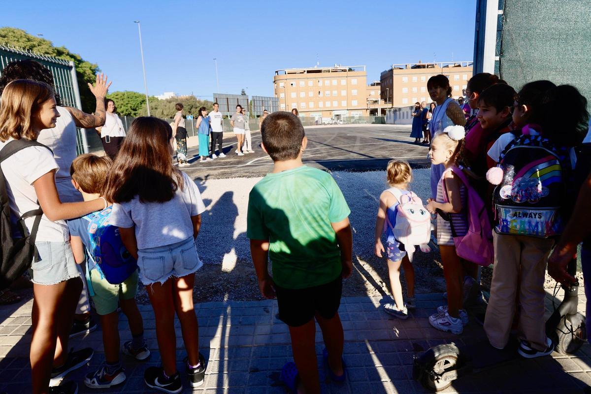 Alumnado en el CEIP Orba de Alfafar, en barracones.