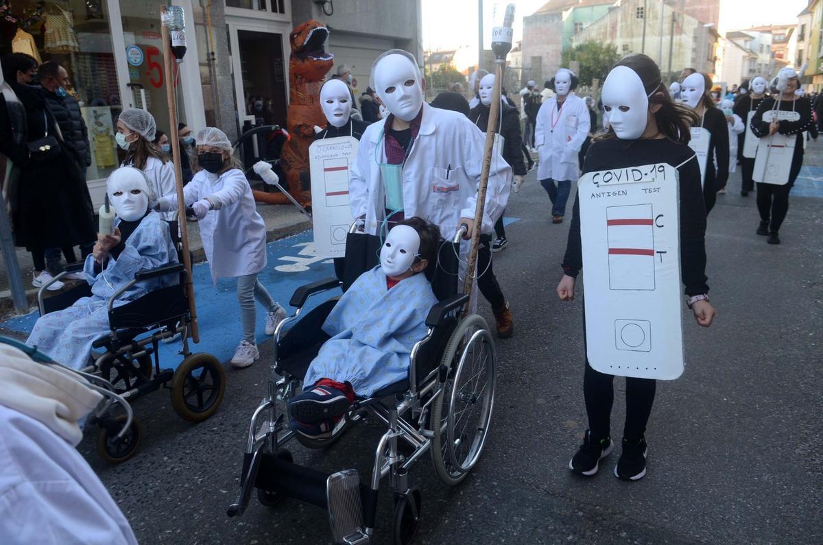 Desfile del Momo en Vilanova para despedir el Entroido 2022.
