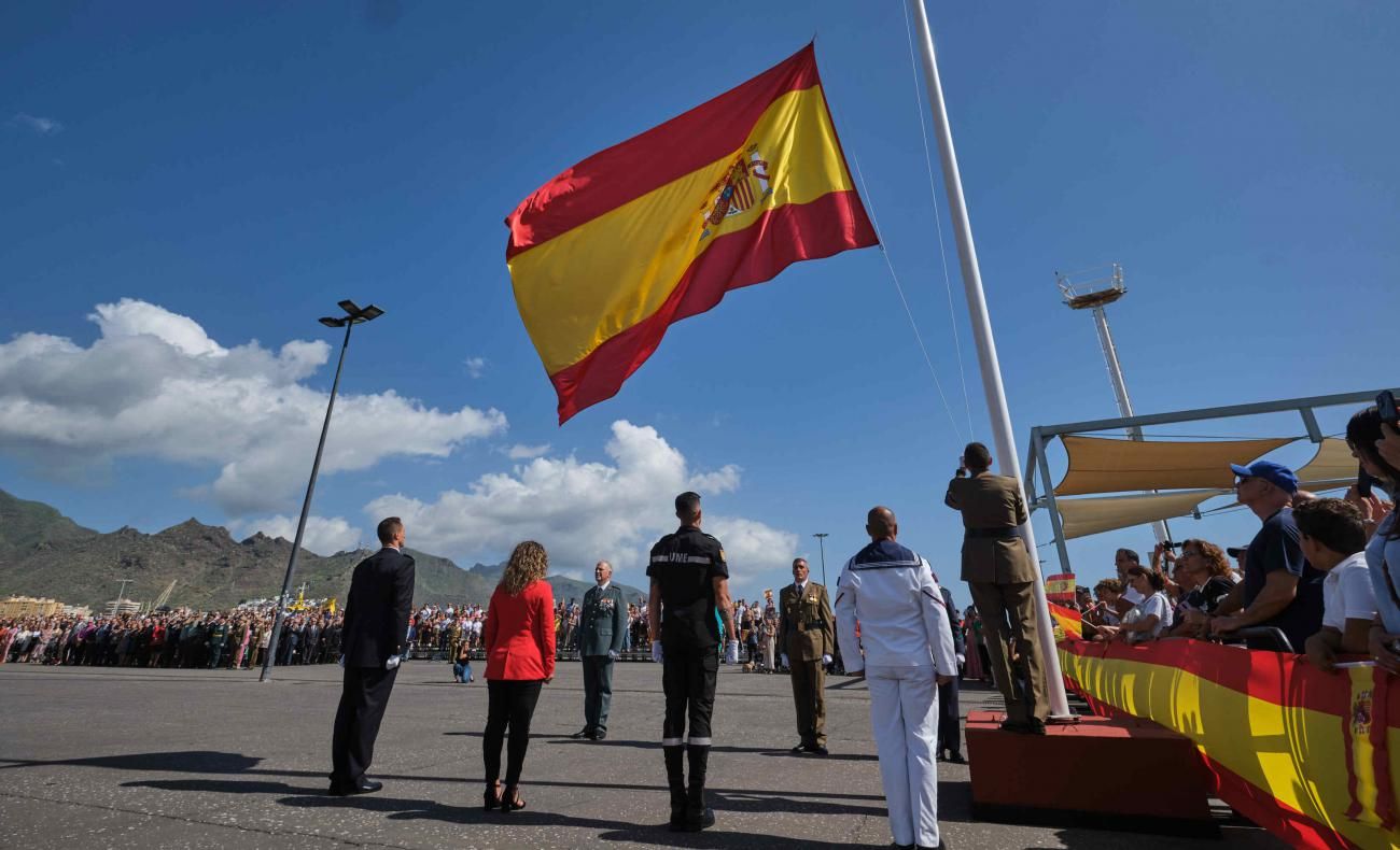 Jura de Bandera de civiles en Santa Cruz