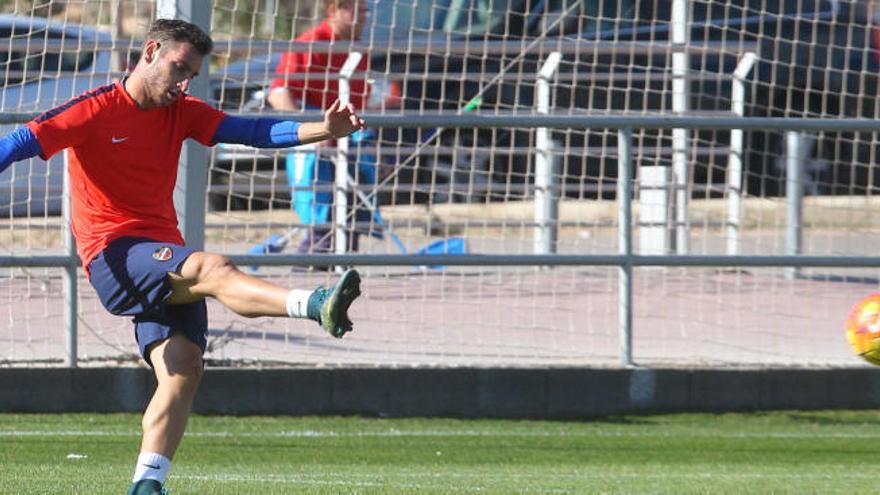 El lateral derecho entrena con balón desde principios de mes.