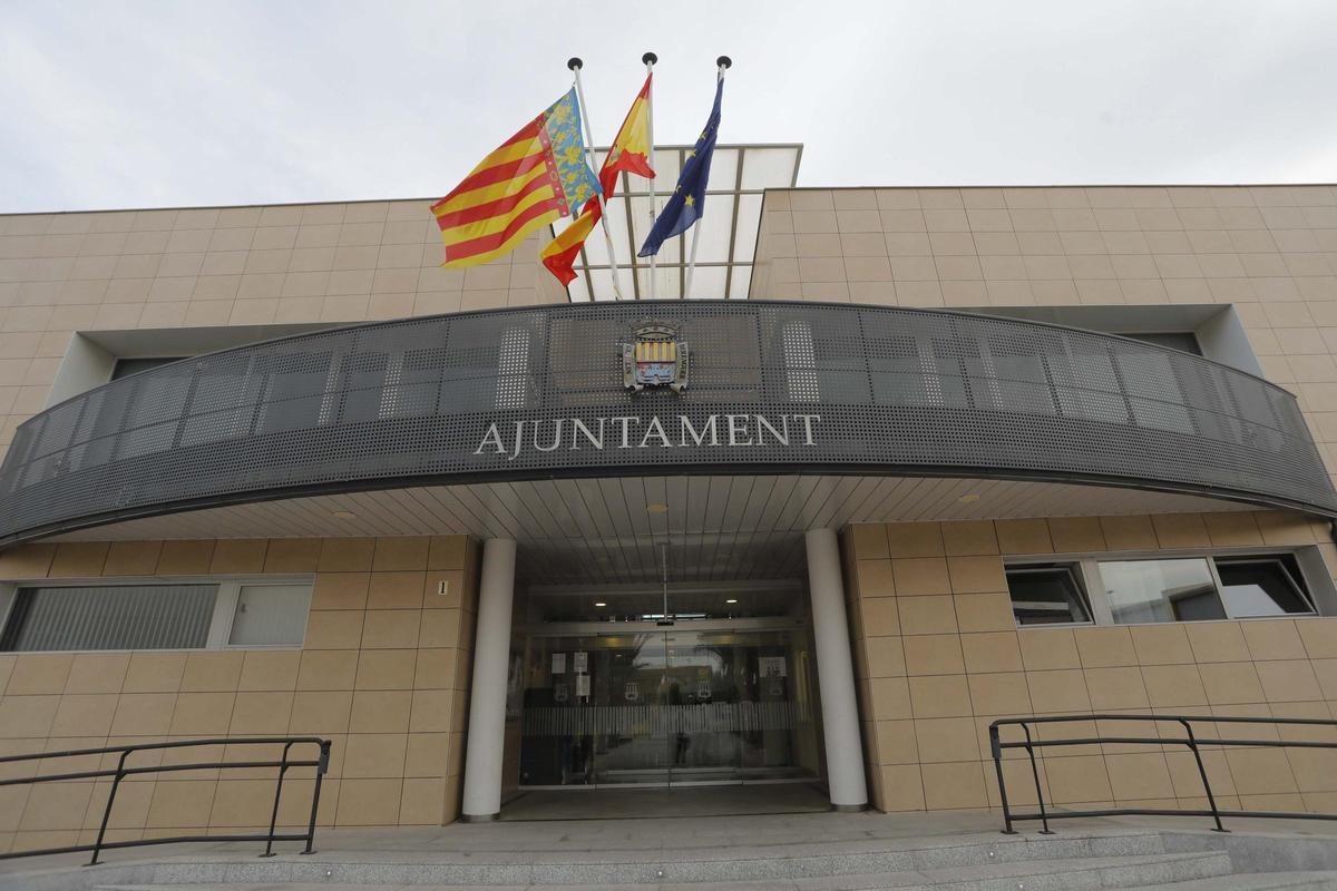 Fachada del Ayuntamiento de Canet d’en Berenguer.