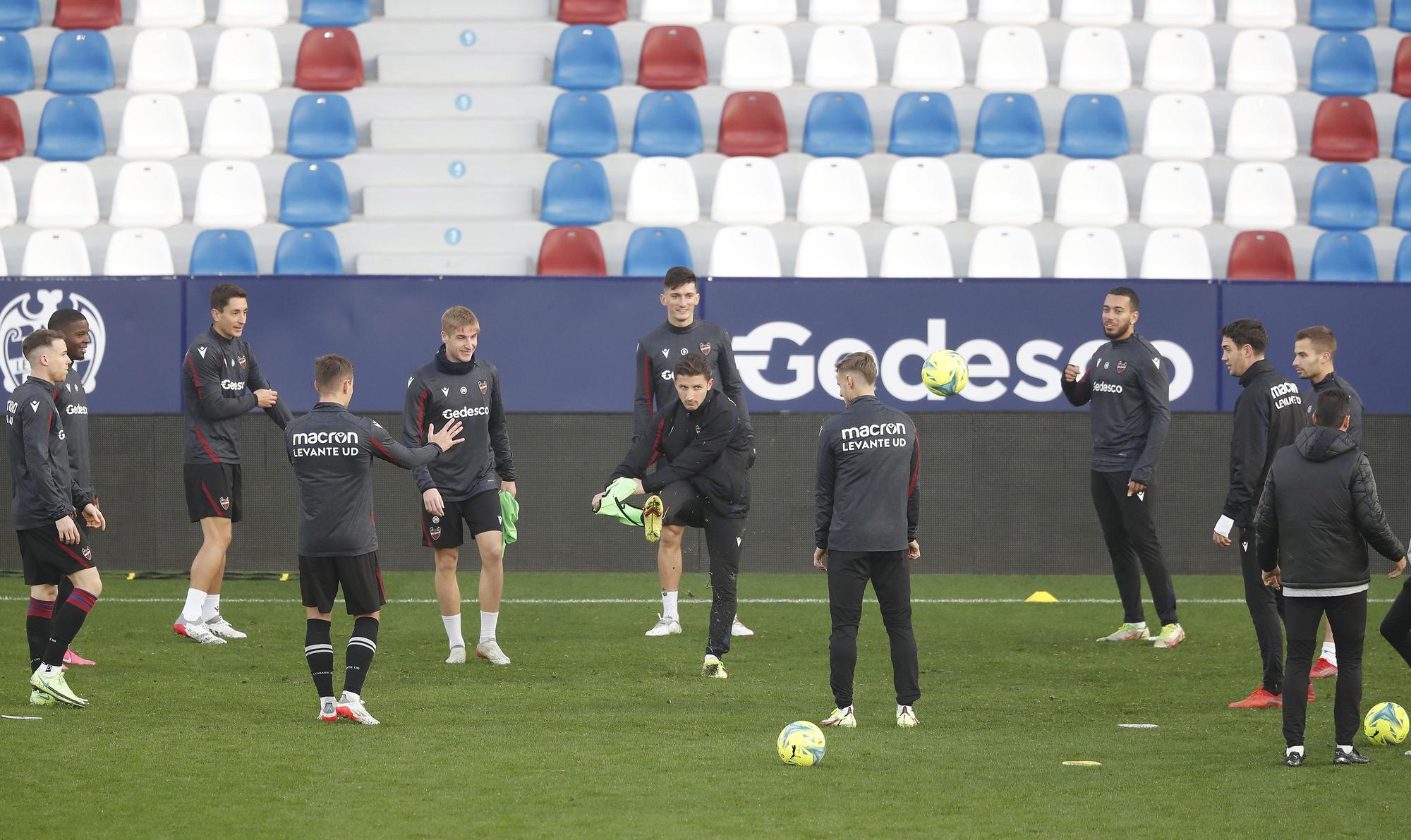 Sesión del Levante en el Ciutat antes de enfrentarse al Valencia