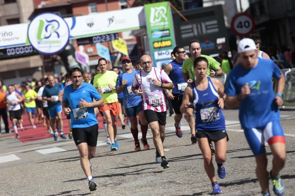 Más de dos mil deportistas corrieron esta mañana en la prueba que discurría por el centro de la ciudad del Louro