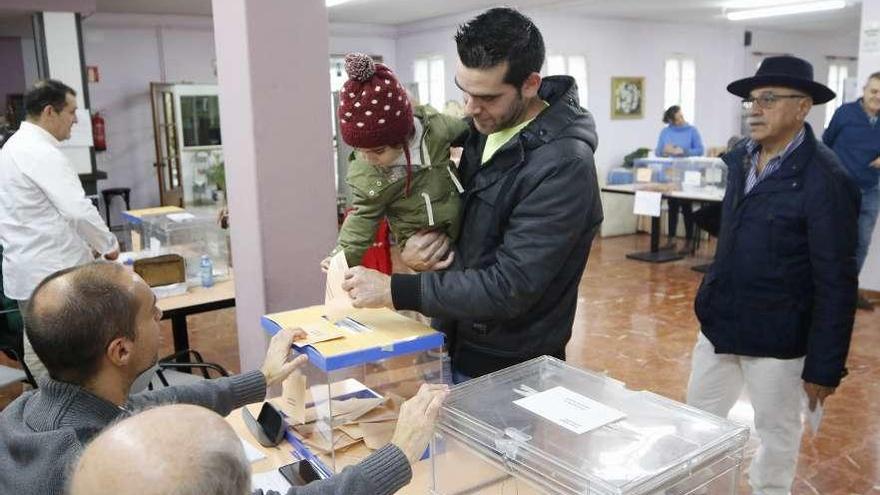 El PSOE exprime el efecto Caballero