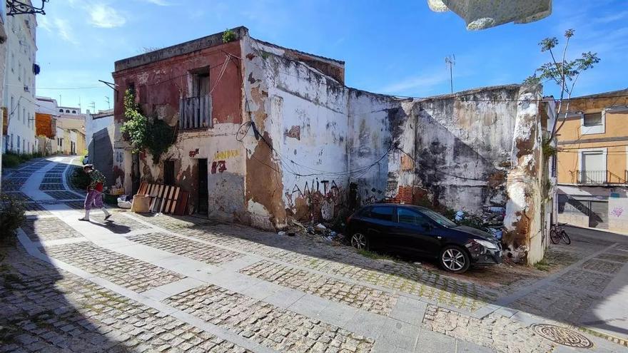 El Ayuntamiento de Badajoz derribará este mes cuatro casas en la calle Encarnación