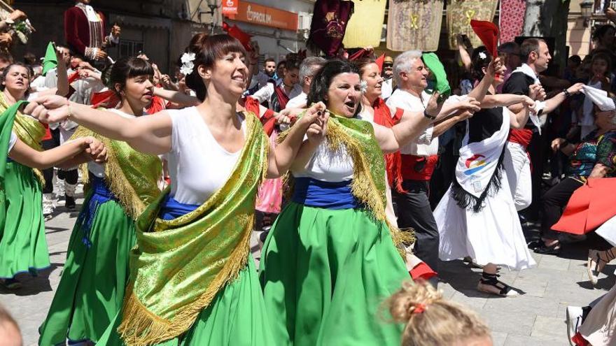Sant Vicenç celebra el Ball popular de gitanes