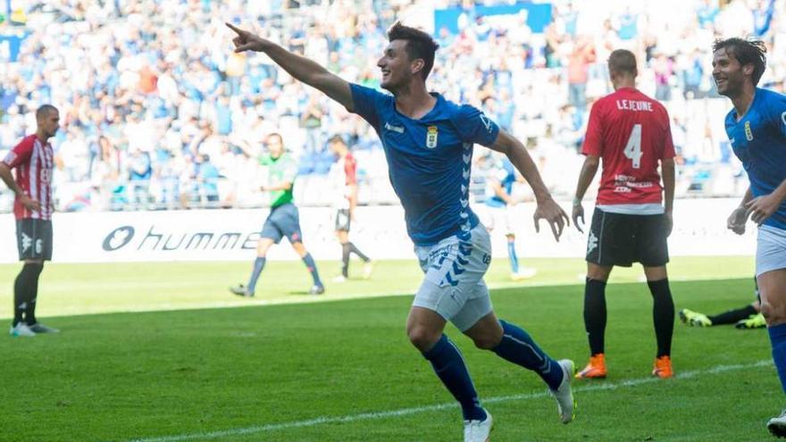 Borja Valle celebra su gol.