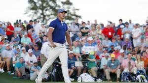 AUGUSTA, GEORGIA - APRIL 11: Brooks Koepka of the United States reacts to a missed birdie putt on the 18th green during the first round of the Masters at Augusta National Golf Club on April 11, 2019 in Augusta, Georgia.   Kevin C. Cox/Getty Images/AFP