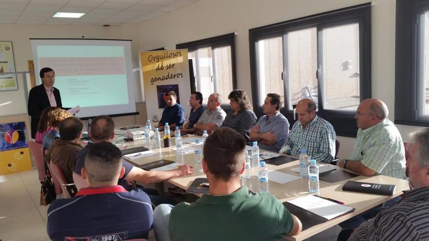 Transportistas en un curso para formar especialistas en tomas de muestras