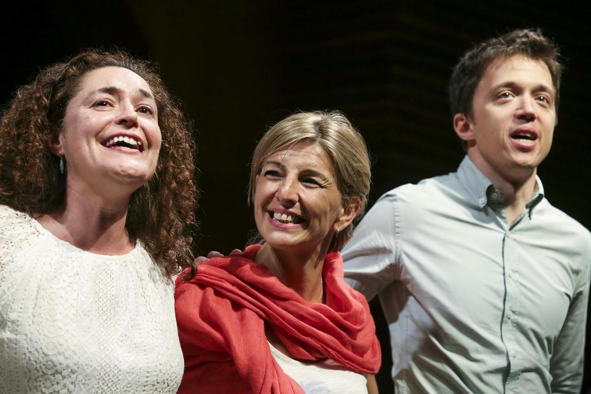Inma Nieto, Yolanda Díaz e Iñigo Errejón en un acto de campaña.