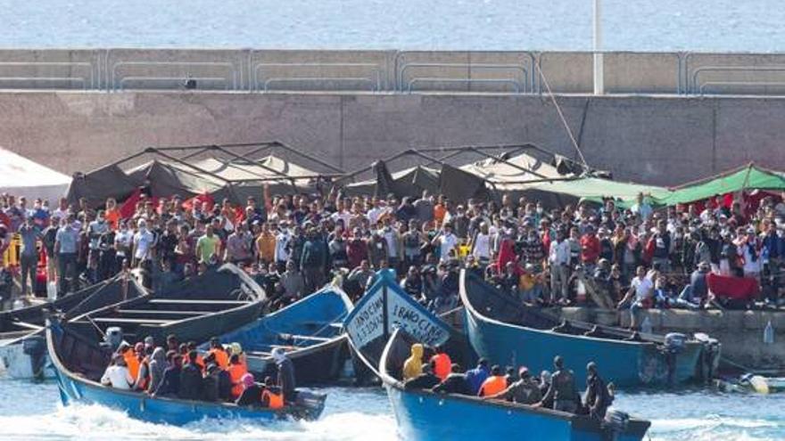 El muelle al que Pedro Sánchez llega tarde