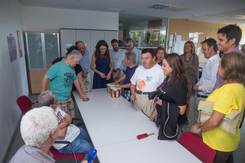 Visita de Mónica Oltra a la residencia de Apsa