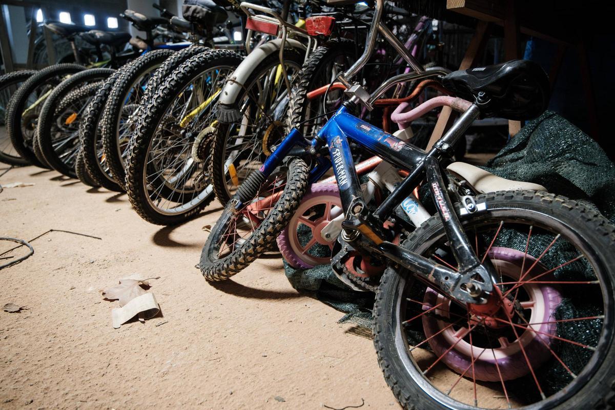 Todas las imágenes del proyecto de Alba Pau y sus bicicletas que llegarán a África.