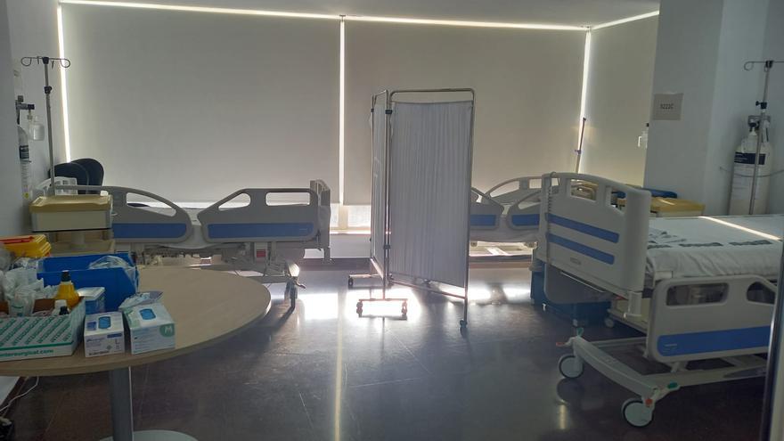 El Hospital de Sant Joan instala camas en las salas de espera de familiares ante la saturación por la gripe
