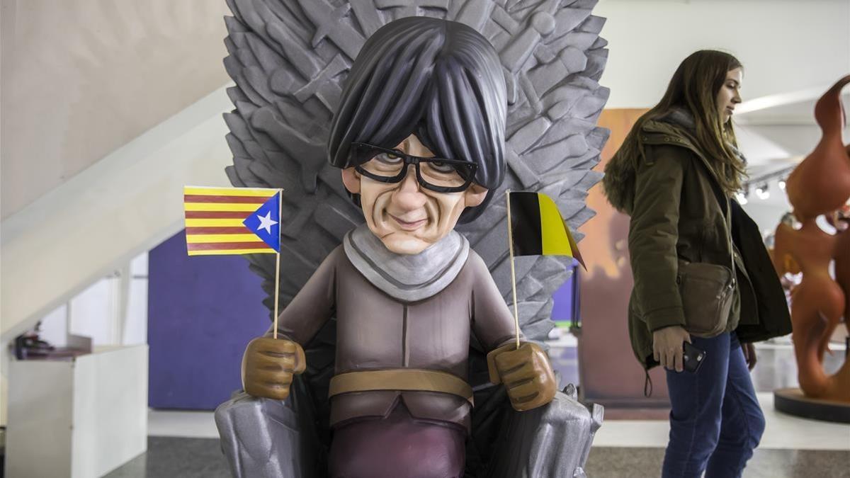 Un ninot retrata a Carles Puigdemont como un personaje de Juegos de Tronos en su exilio belga