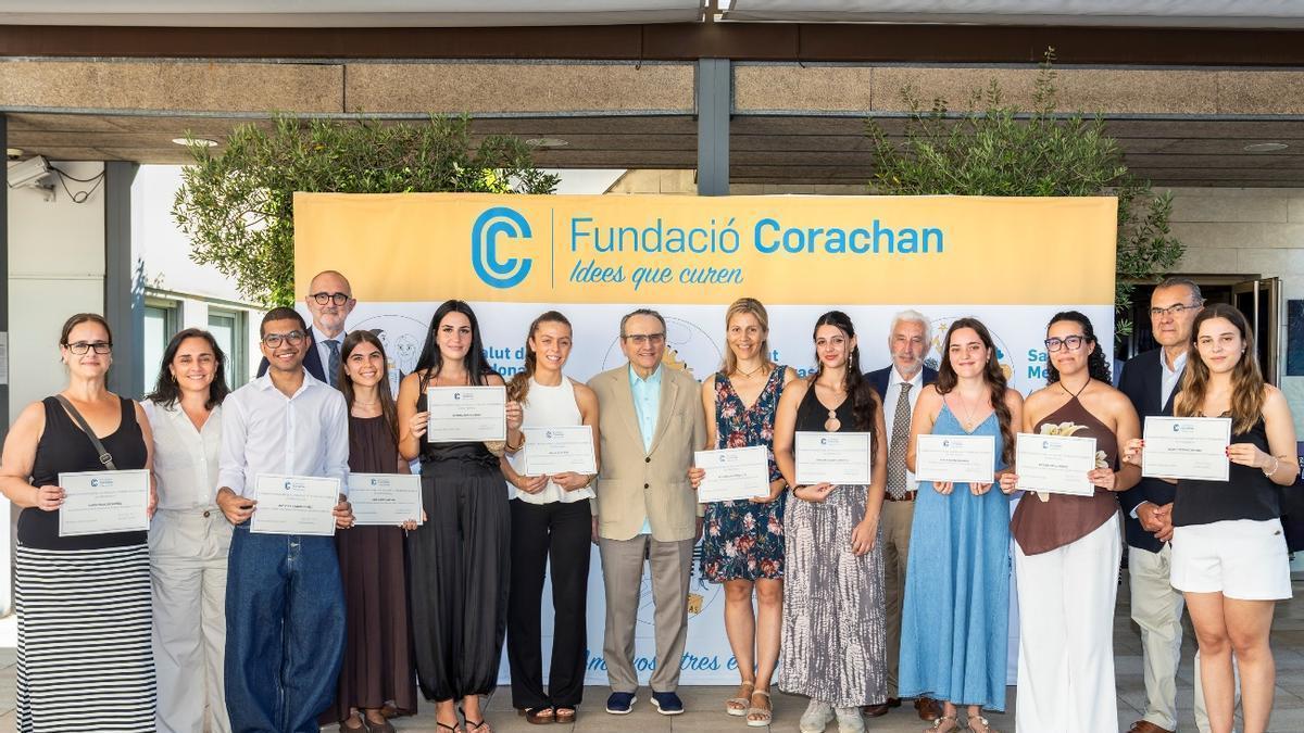 Imatge dels deu estudiants guardonats per la Fundació Corachan