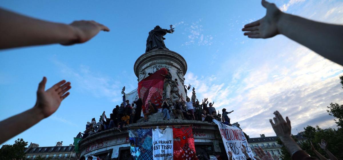 França frena l’extrema dreta i l’esquerra venç