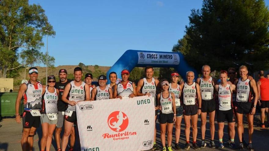 Participantes durante una edición del Cross Minero de Llano del Beal