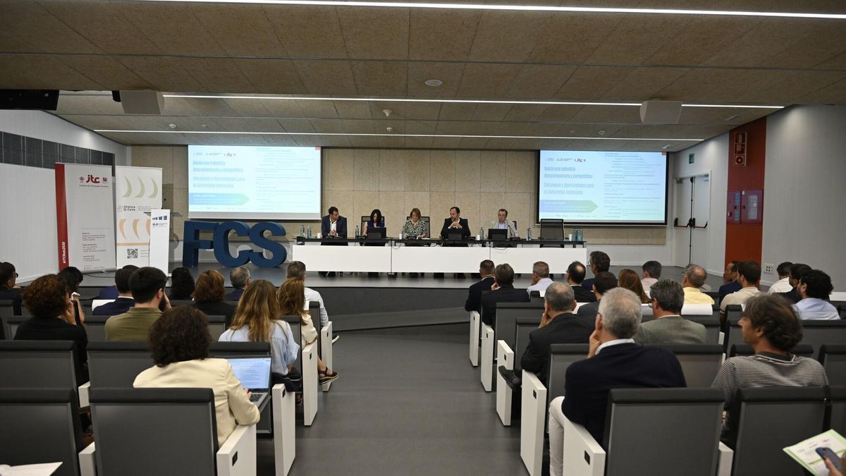 Jornada celebrada en la UJI sobre descarbonización de la cerámica.