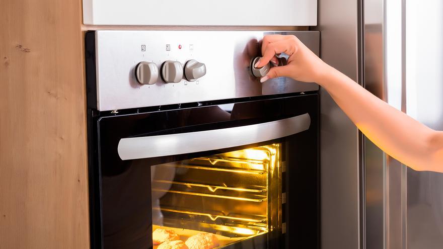 Mercadona tiene un spray que limpia el horno en 15 minutos