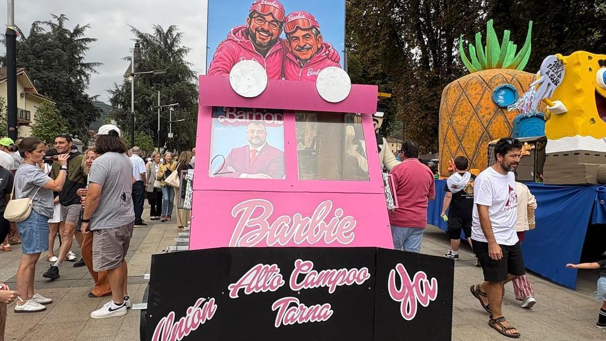La carroza de la Peña La Picarota.