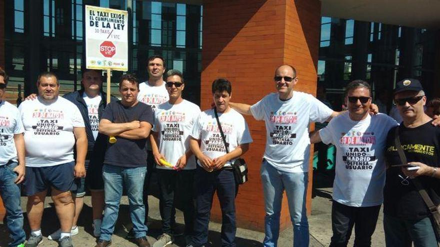 Los taxistas harán un paro de dos horas hoy al mediodía