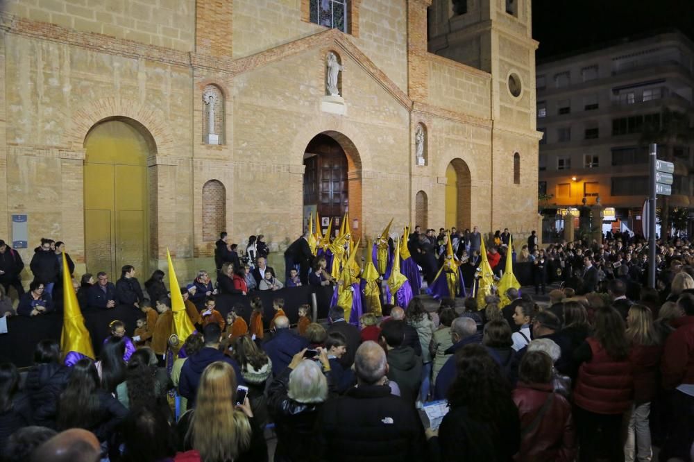 Algunas de las imágenes decanas de la Semana Santa se acercaron al mar y los paseos en Martes Santo