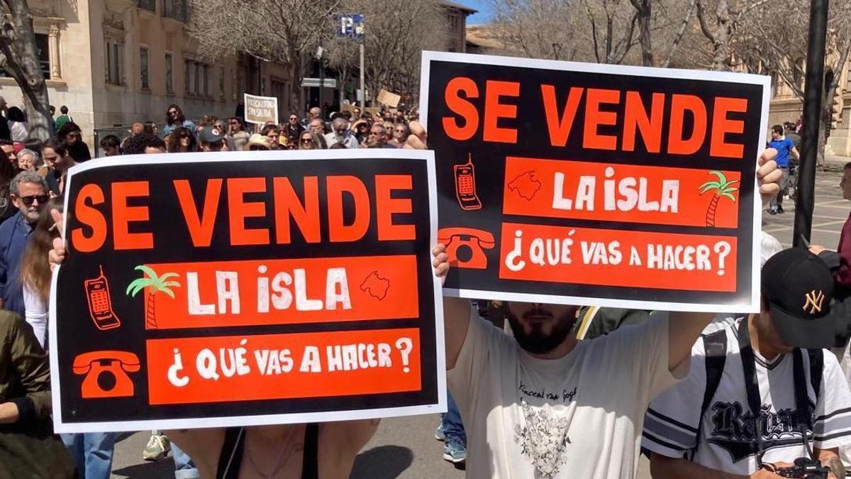 L’interès turístic és expulsar tots els mallorquins, emmanillats o no