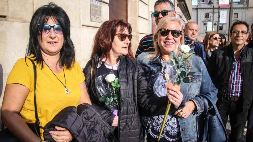 Largas colas para despedir a Camilo Sesto en el Ayuntamiento de Alcoy