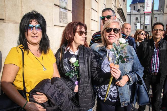 Largas colas para despedir a Camilo Sesto en el Ayuntamiento de Alcoy