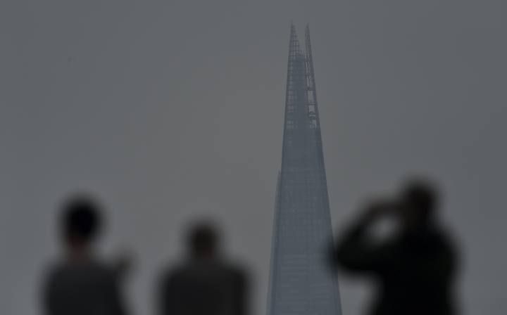 El rascacielos The Shard de Londres oscurecido por la alta contaminación