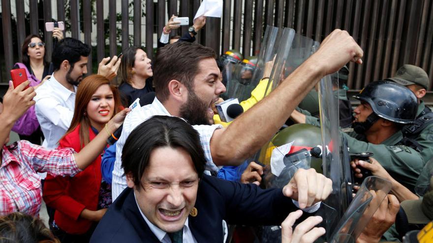 Protestas en Venezuela por la decisión del Supremo de invalidar la Asamblea Nacional