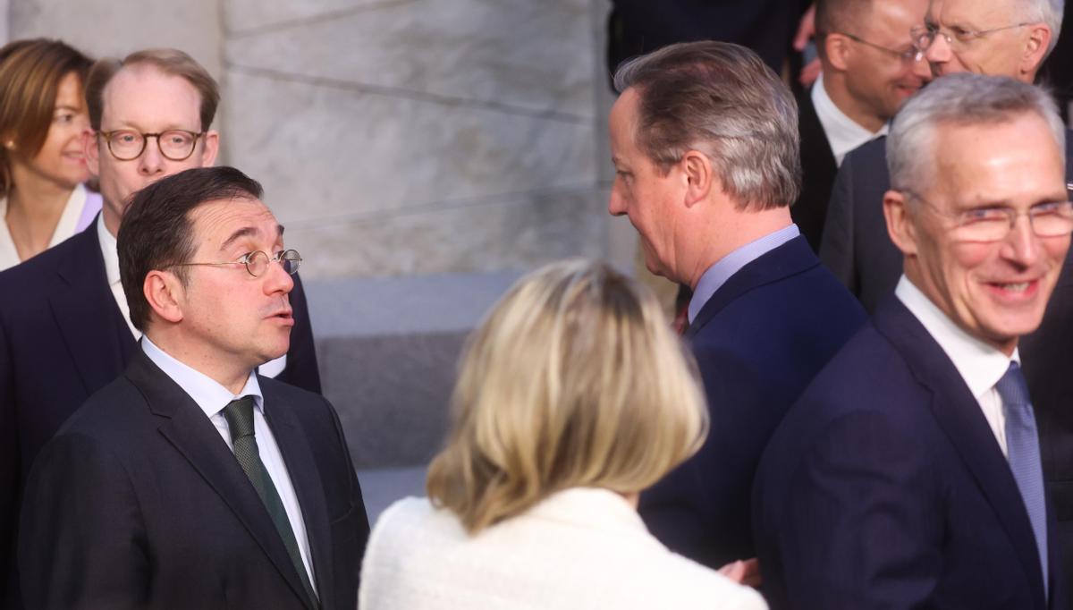 Brueselas, 03/04/2024.- El ministro de Exteriores, José Manuel Albares, se reúne con su homólogo británico, David Cameron