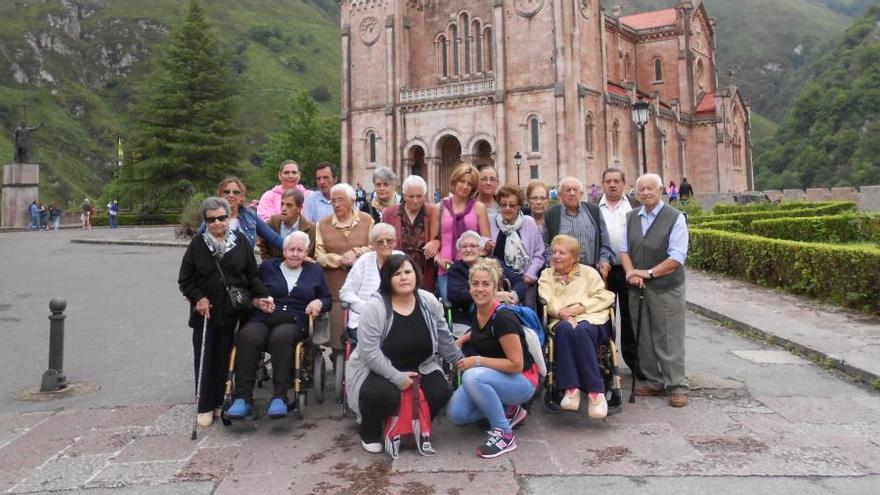 Los mayores de Arriondas se van de excursión a Covadonga