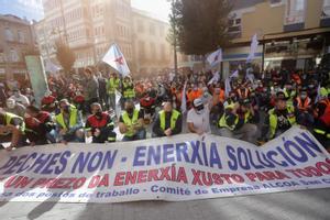 Milers de persones es concentren en suport als treballadors d’Alcoa