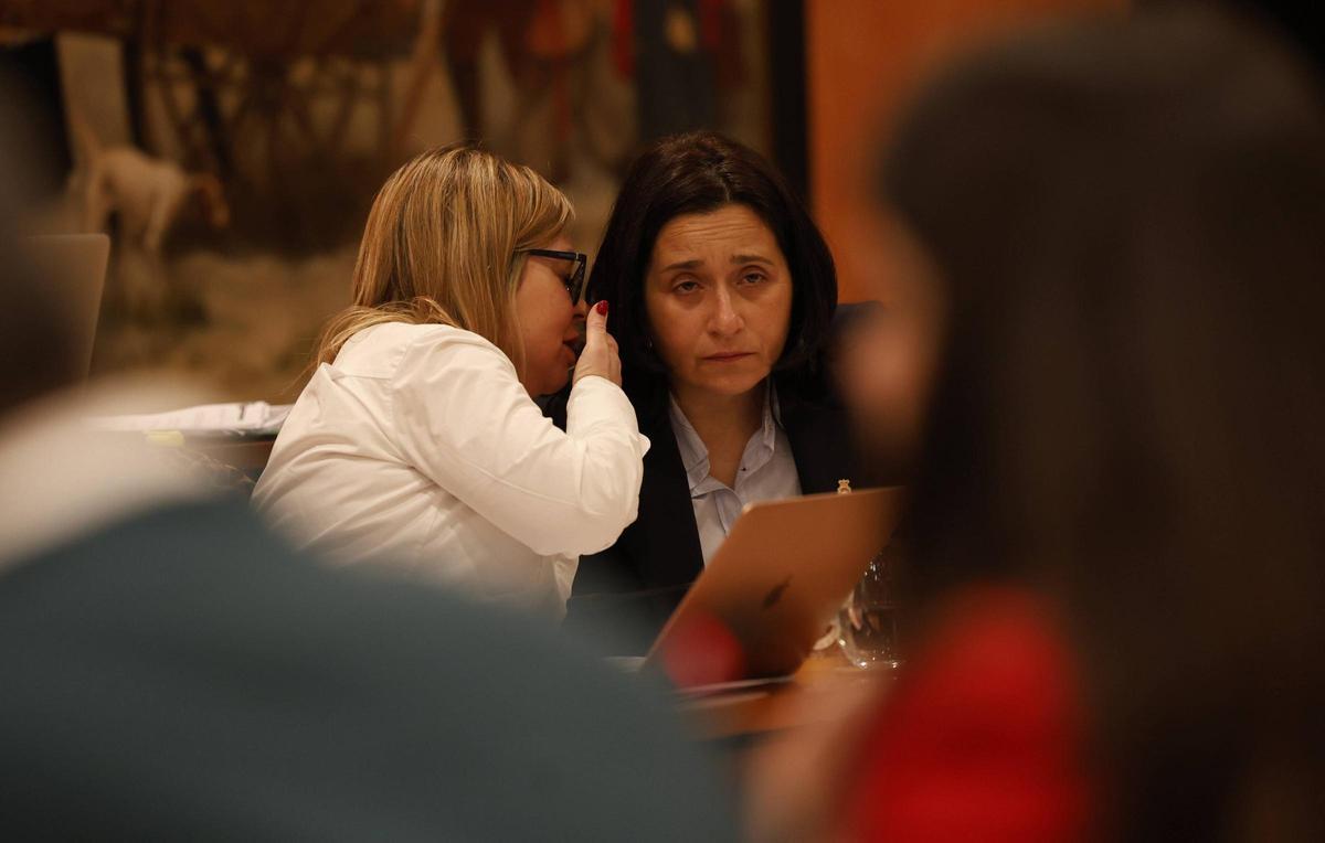 Arancha Martínez Riola, con su compañera de Vox Leticia Marinero