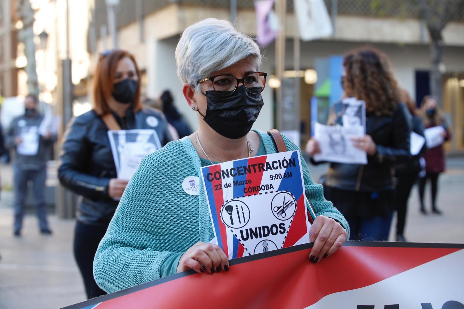 Peluqueros y estética reclaman la regularización del sector