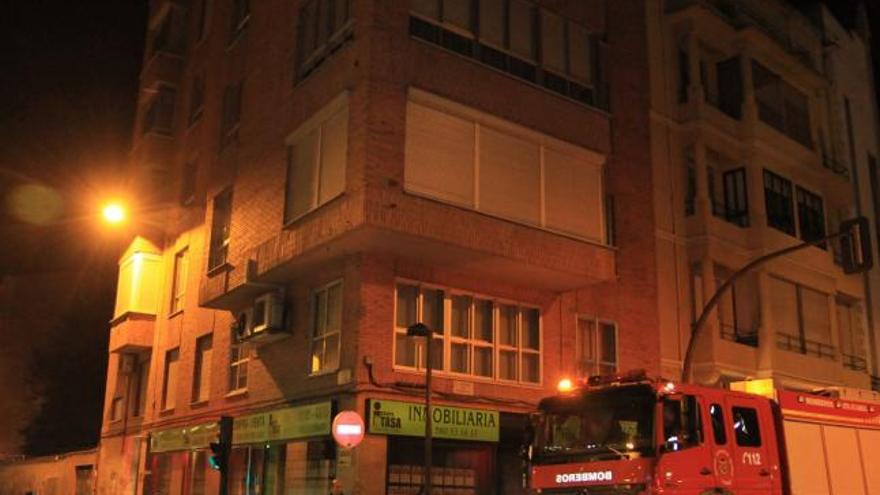 Un fuego a medianoche en un cuadro de contadores obliga a cortar el tráfico