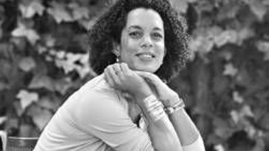 Aminatta Forma reivindica la fuerza de la mujer africana